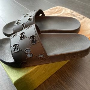 Gucci rubber slides size 36